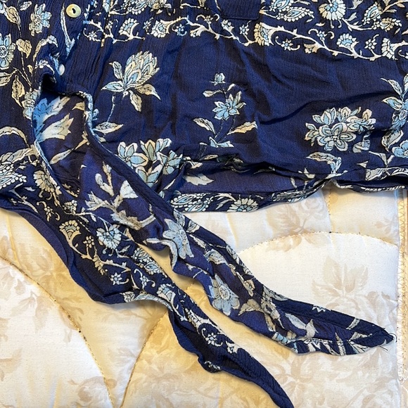 Patrons of peace navy blue flower shirt. - Picture 5 of 6